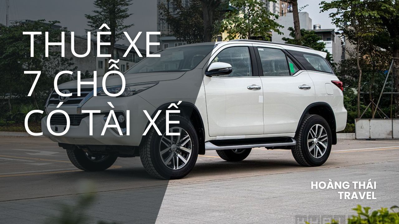 Chiếc MPV/SUV 7 chỗ đời mới đang đỗ. Dịch vụ Thuê xe 7 chỗ chuyên chở gia đình và nhóm nhỏ đi du lịch dài ngày, đảm bảo đủ không gian và sự thoải mái cho hành lý cồng kềnh.