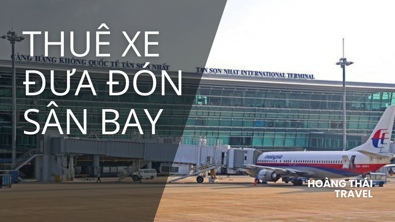 Tài xế chuyên nghiệp đứng tại sảnh đón sân bay với biển tên. Dịch vụ Thuê xe đưa đón sân bay đúng giờ, an toàn và hỗ trợ hành lý cho khách công tác hoặc du lịch.