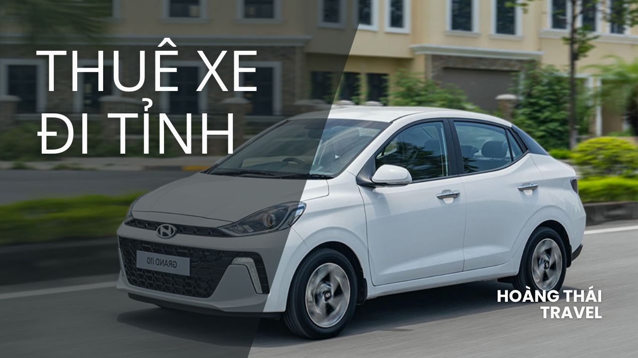 Chiếc xe du lịch (4, 7, hoặc 16 chỗ) đời mới đang di chuyển trên đường tỉnh. Dịch vụ Thuê xe đi tỉnh trọn gói, đảm bảo an toàn và sự thoải mái cho chuyến đi dài ngày.