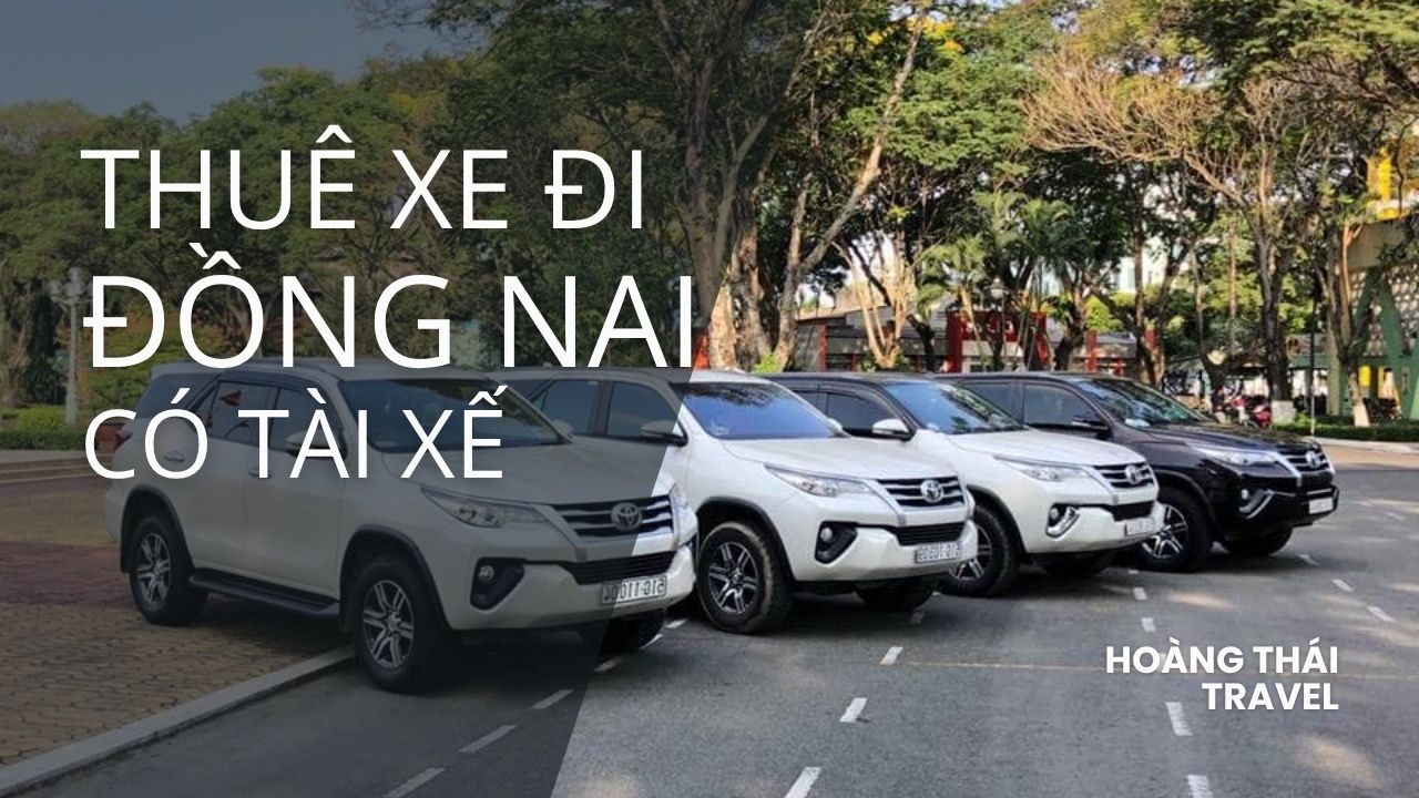 Chiếc xe 4 hoặc 7 chỗ đời mới đang di chuyển trên cao tốc Long Thành - Dầu Giây. Dịch vụ thuê xe đi Đồng Nai phục vụ công tác đến khu công nghiệp và đưa đón chuyên gia, đảm bảo đúng giờ.